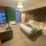 Beehosting Adelphi Wharf Apartments