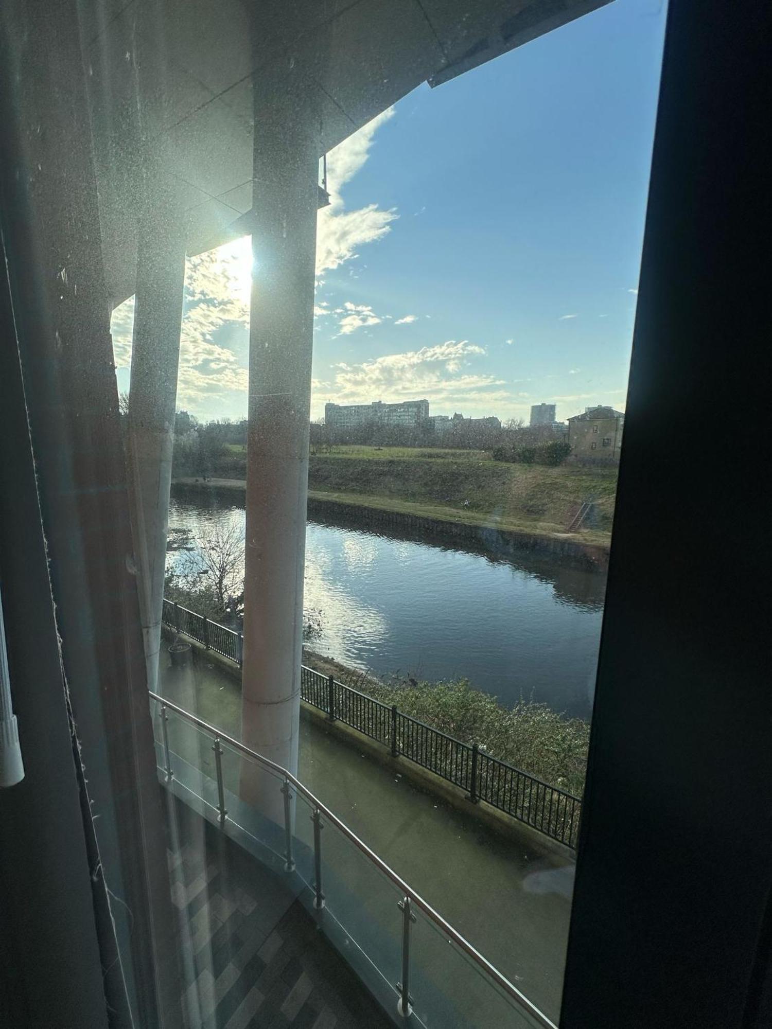 Beehosting Adelphi Wharf Manchester